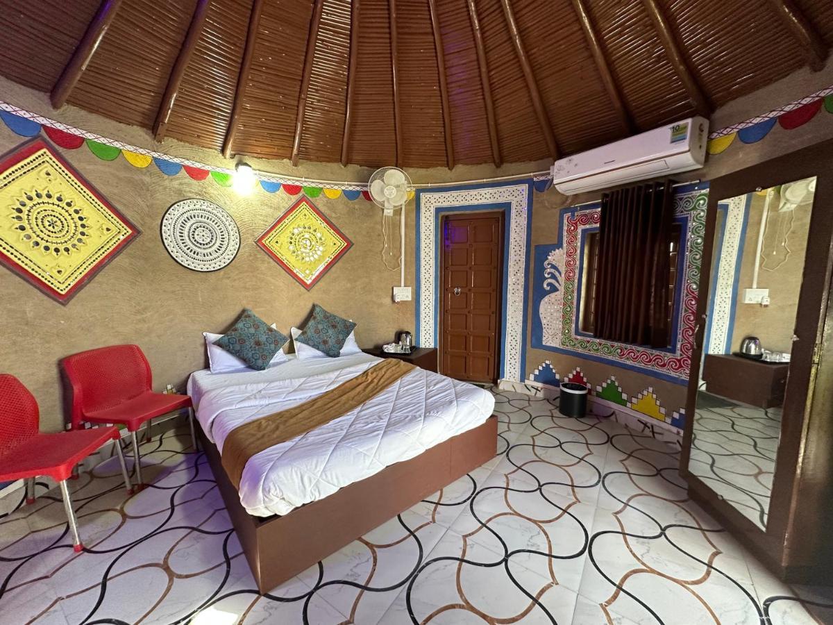 Modhera Sunrise Resort - Tents Bhungas Jungle Restaurants & Candlelight Dining Kalri Exterior foto