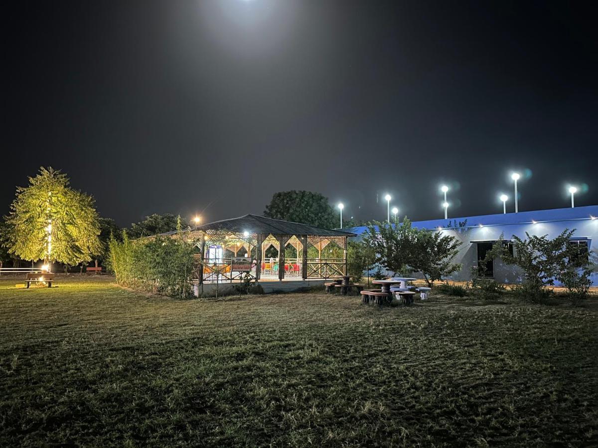 Modhera Sunrise Resort - Tents Bhungas Jungle Restaurants & Candlelight Dining Kalri Exterior foto